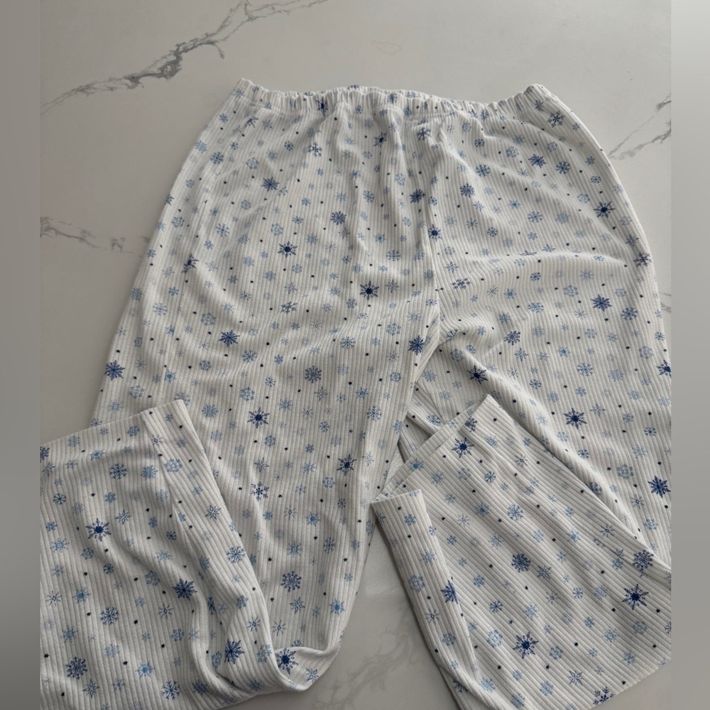 Pajama Bottoms with Blue Snowflake Design